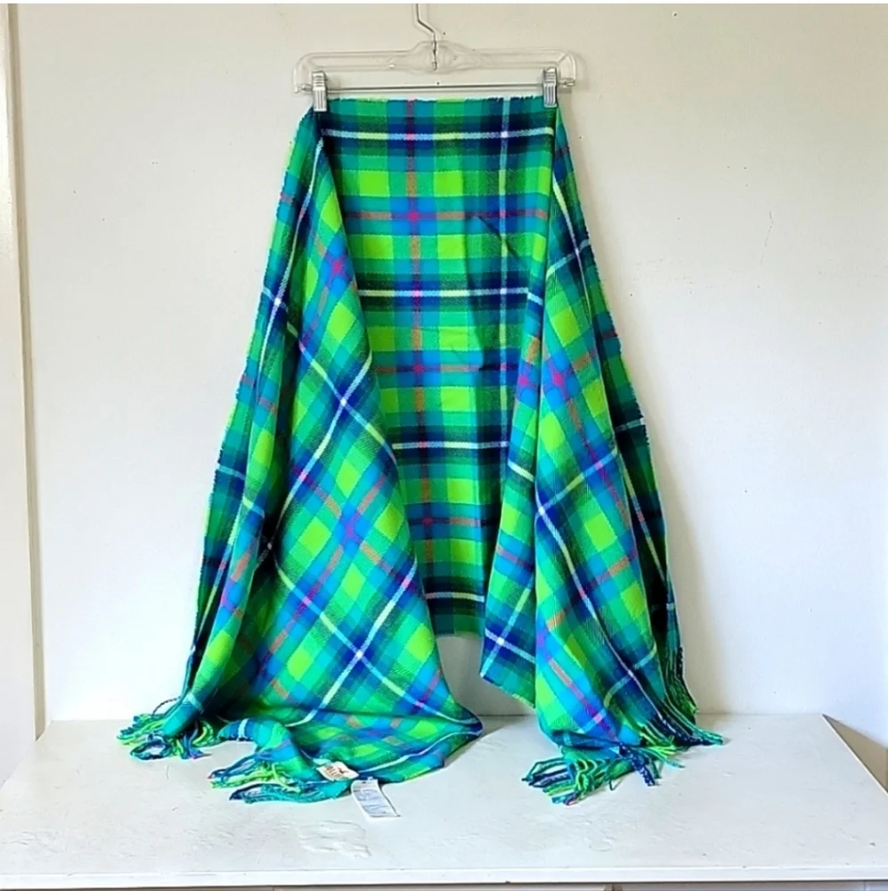 hollister california green, blue, pink & white tartan plaid knit fringe Scarf